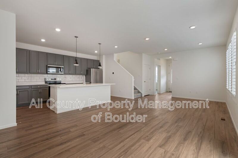 2455 Alpine St - Photo 4 of 21