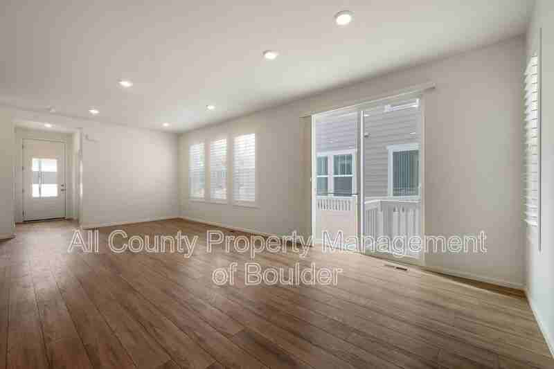 2455 Alpine St - Photo 5 of 21
