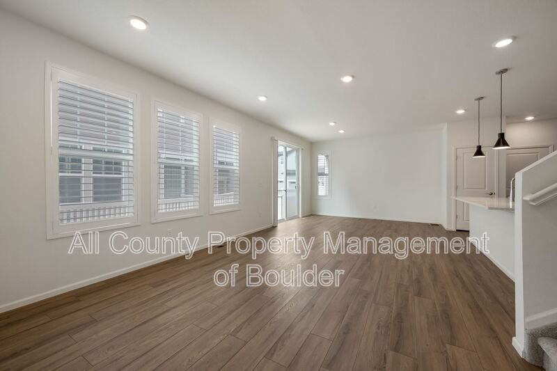 2455 Alpine St - Photo 6 of 21