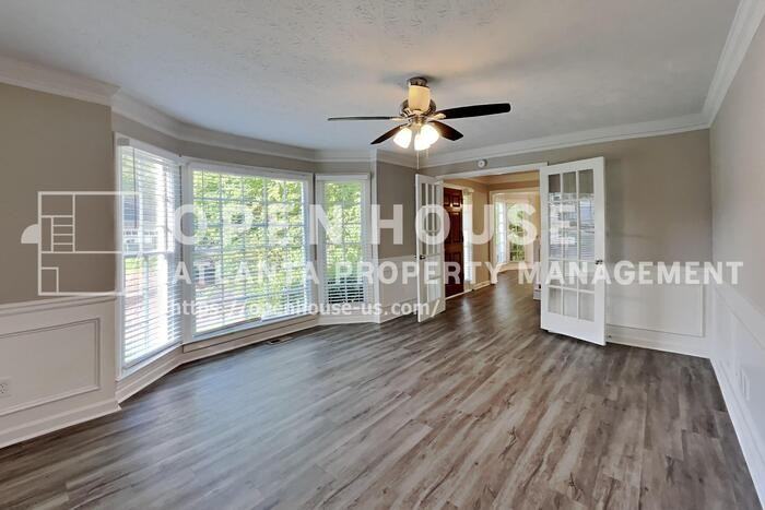 2100 Glenridge Ct - Photo 5 of 23
