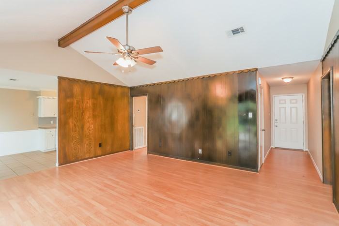 4313 Lariat Dr - Photo 3 of 15