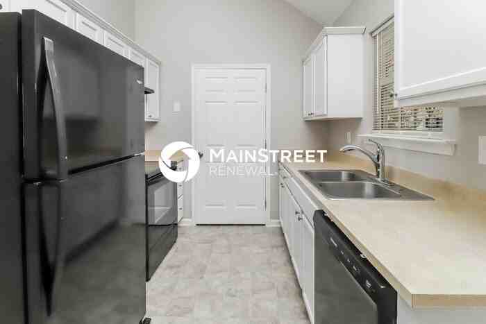 2800 Oneida Rd - Photo 4 of 16