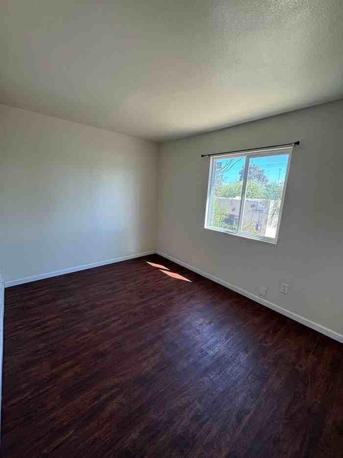 2809 N Mountain Ave - Photo 3 of 9