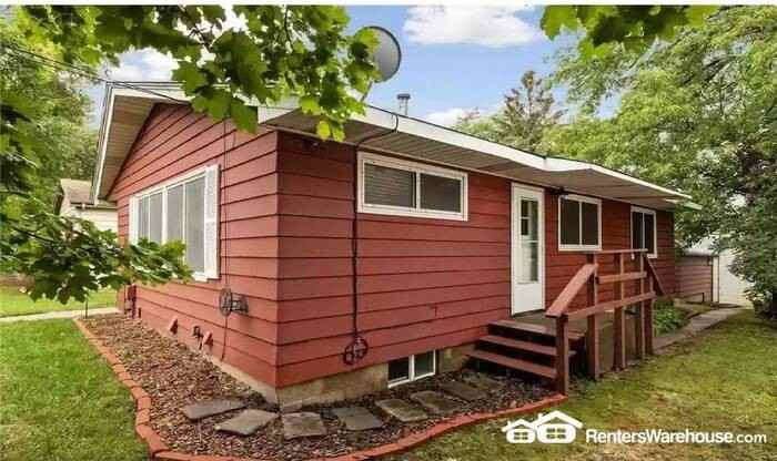 2612 Toledo Ave S - Photo 3 of 25