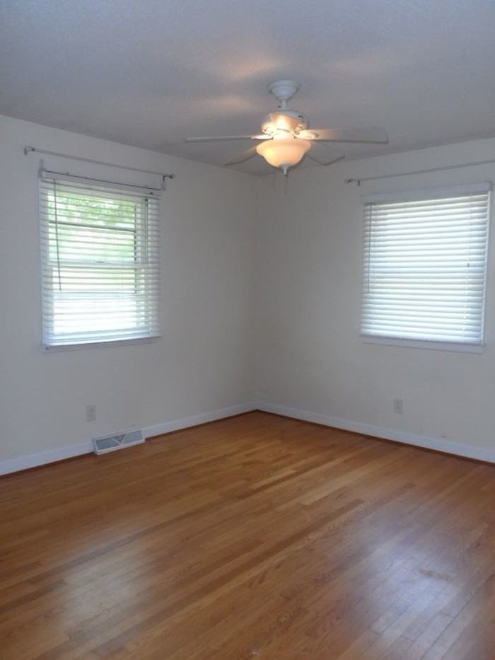 4705 Stafford Dr - Photo 3 of 11