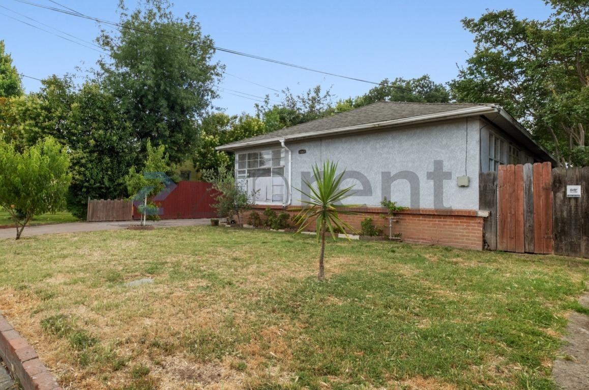 1552 Middlefield Ave - Photo 2 of 28