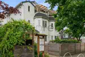 featured image of 1533 18th Ave S #3