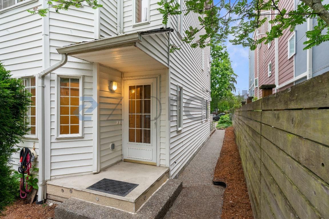 1533 18th Ave S #3 - Photo 4 of 25