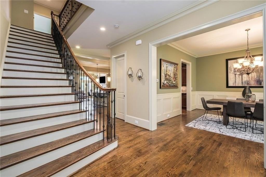 3611 E Paces Way Ne - Photo 4 of 33
