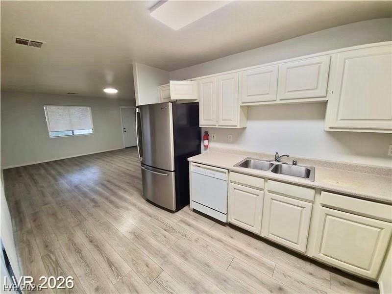 1080 Red Butte St #B1 - Photo 4 of 13