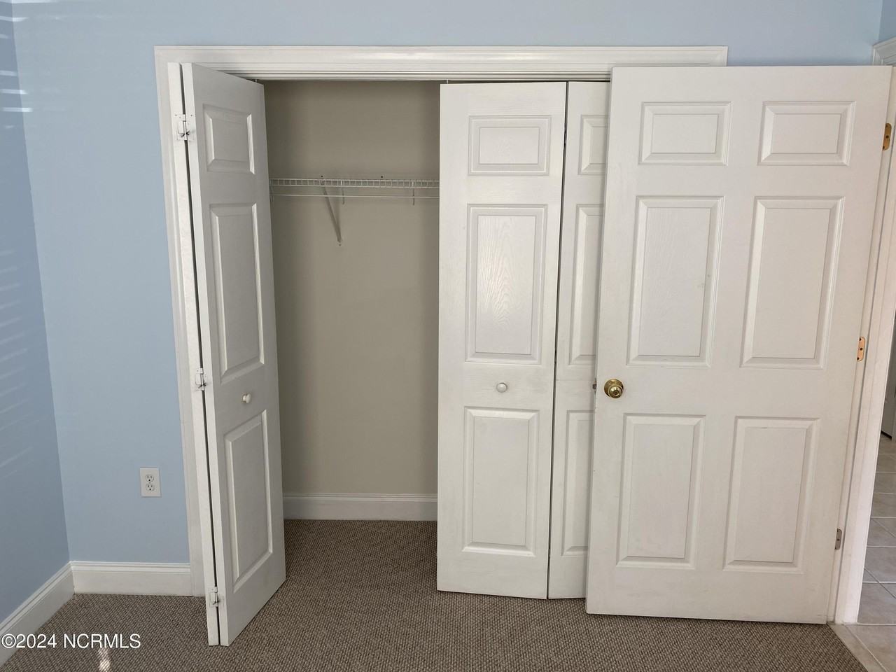 411 Avenshire Ct - Photo 5 of 35