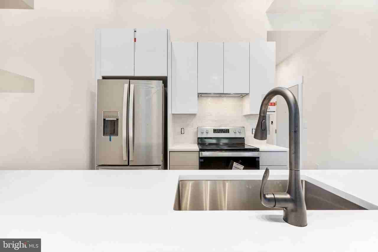 2300 W 17th St - Photo 6 of 30