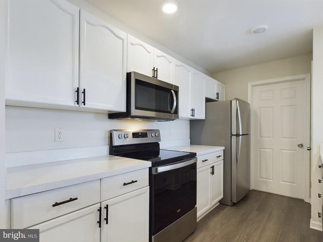302 Baughmans Ln - Photo 4 of 28