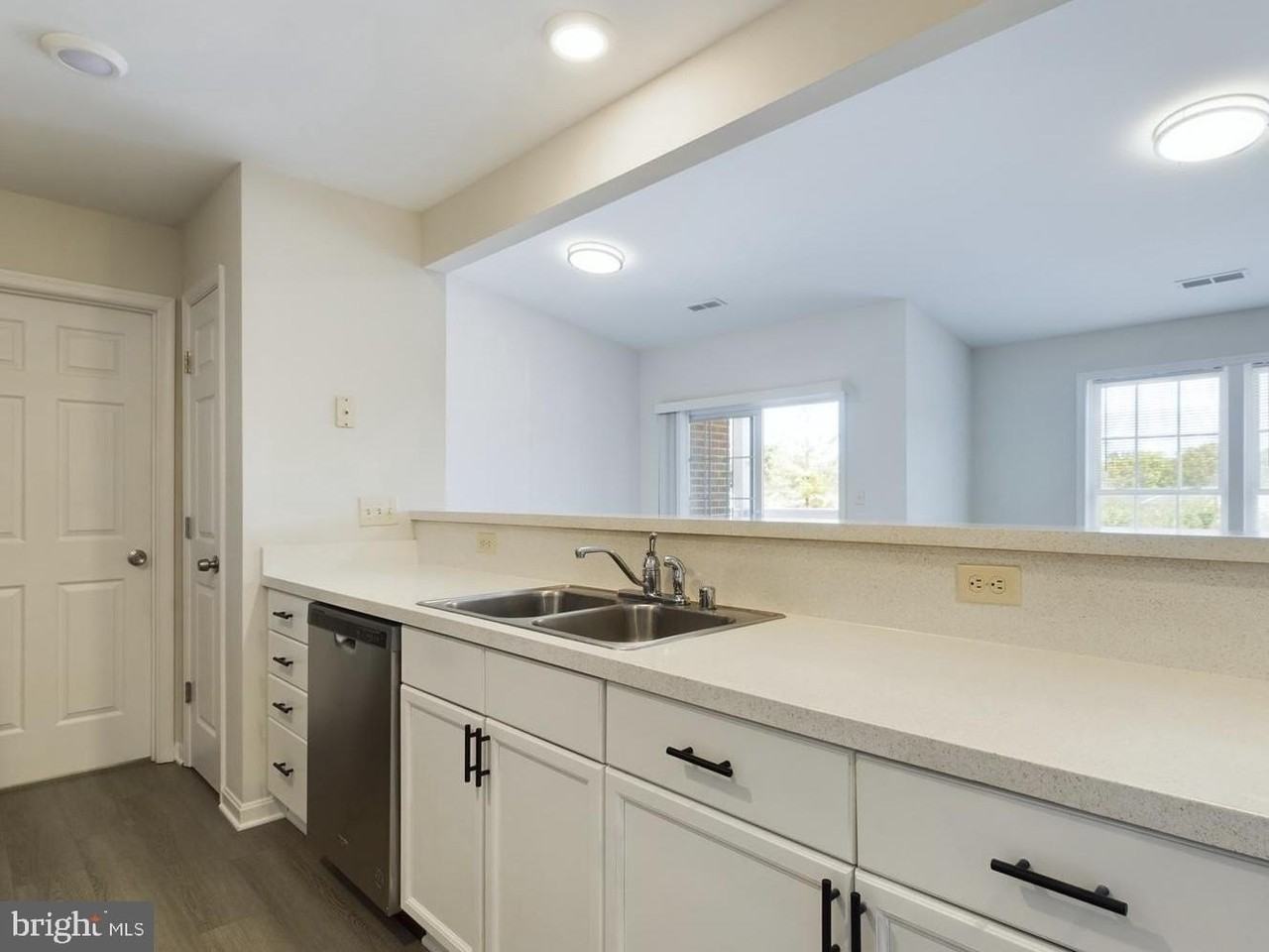 302 Baughmans Ln - Photo 5 of 28