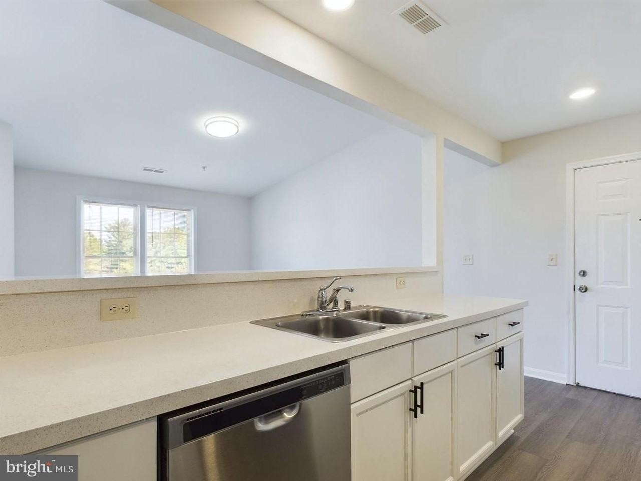 302 Baughmans Ln - Photo 6 of 28