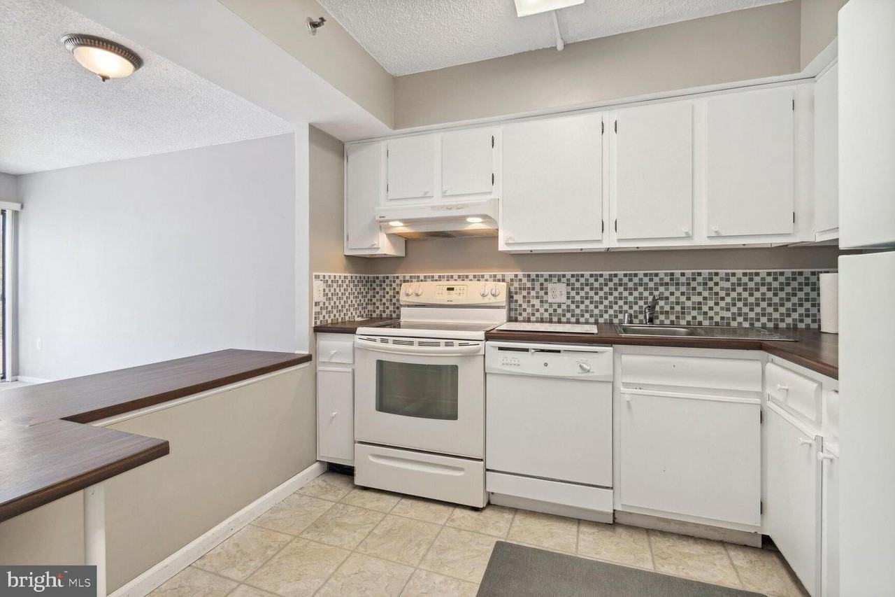 2921 N Leisure World Blvd - Photo 4 of 14