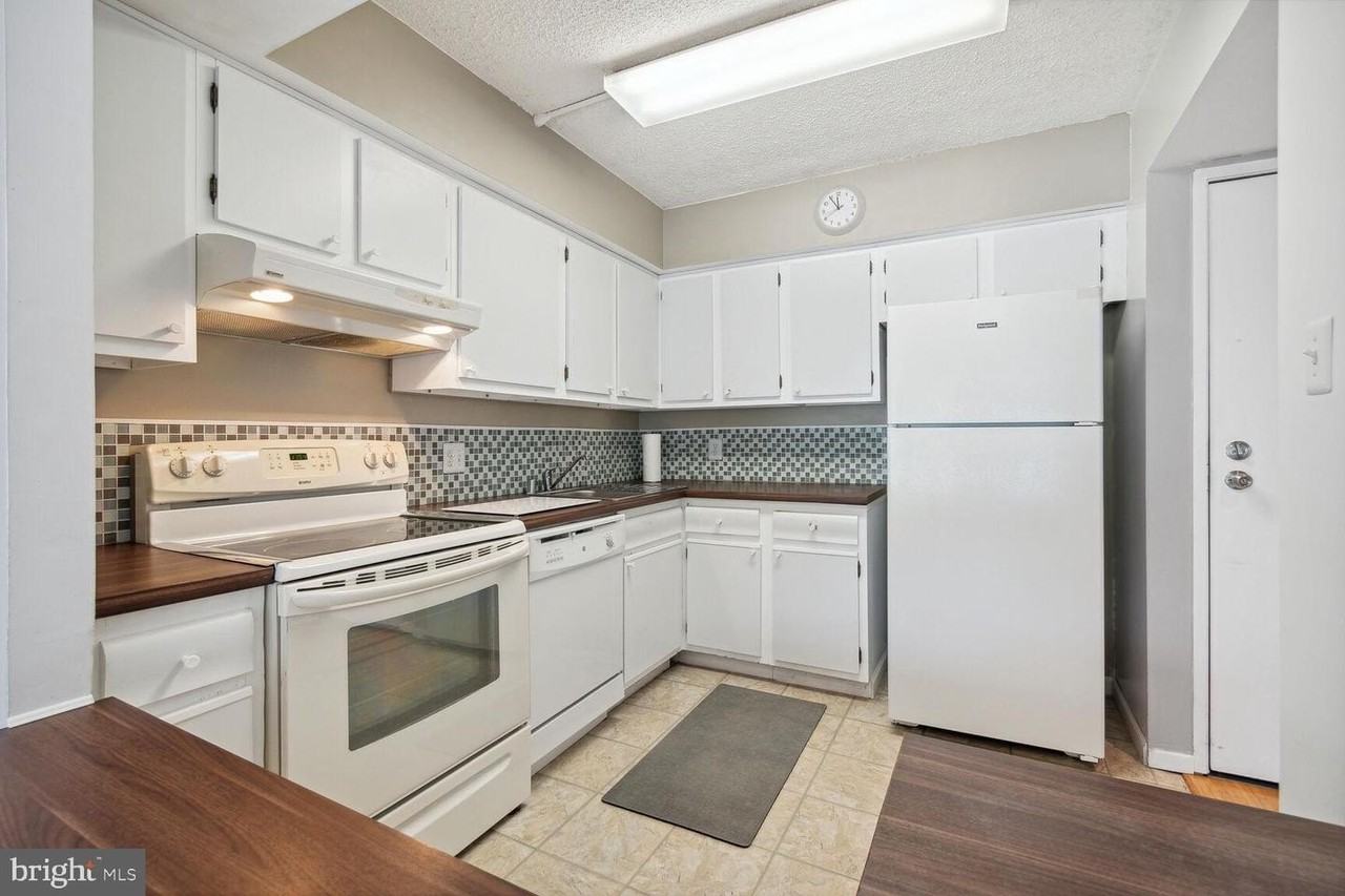 2921 N Leisure World Blvd - Photo 5 of 14