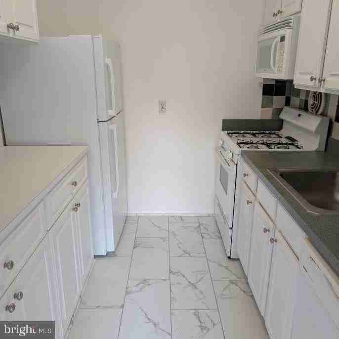 2903 Charing Cross Rd - Photo 4 of 16