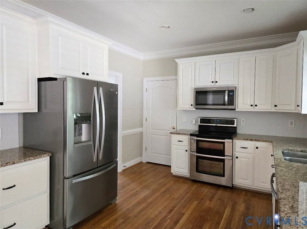 16406 Benmore Rd - Photo 7 of 31