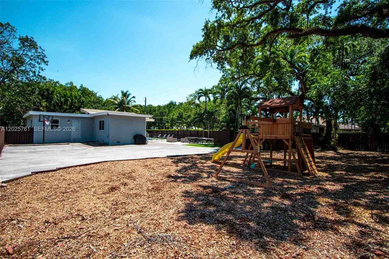 3981 Sw 58th St - Photo 2 of 19