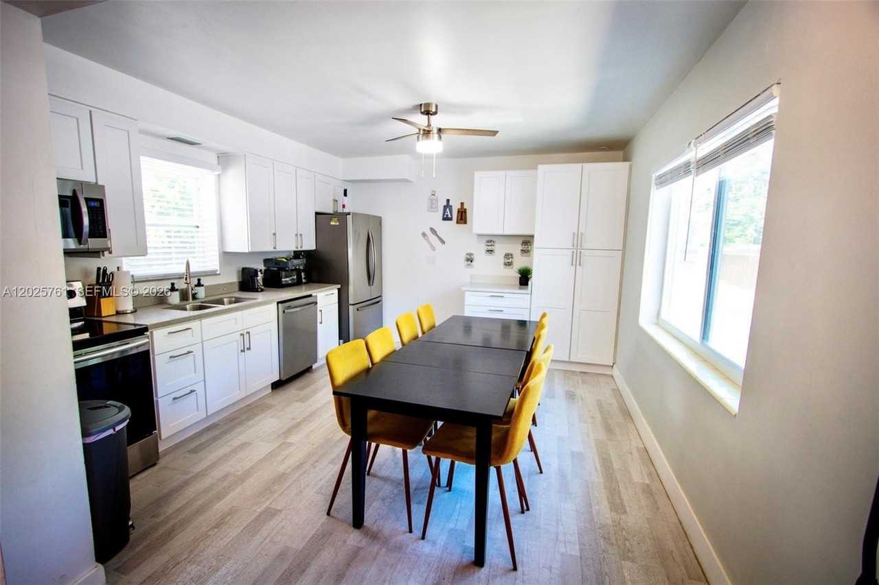 3981 Sw 58th St - Photo 7 of 19
