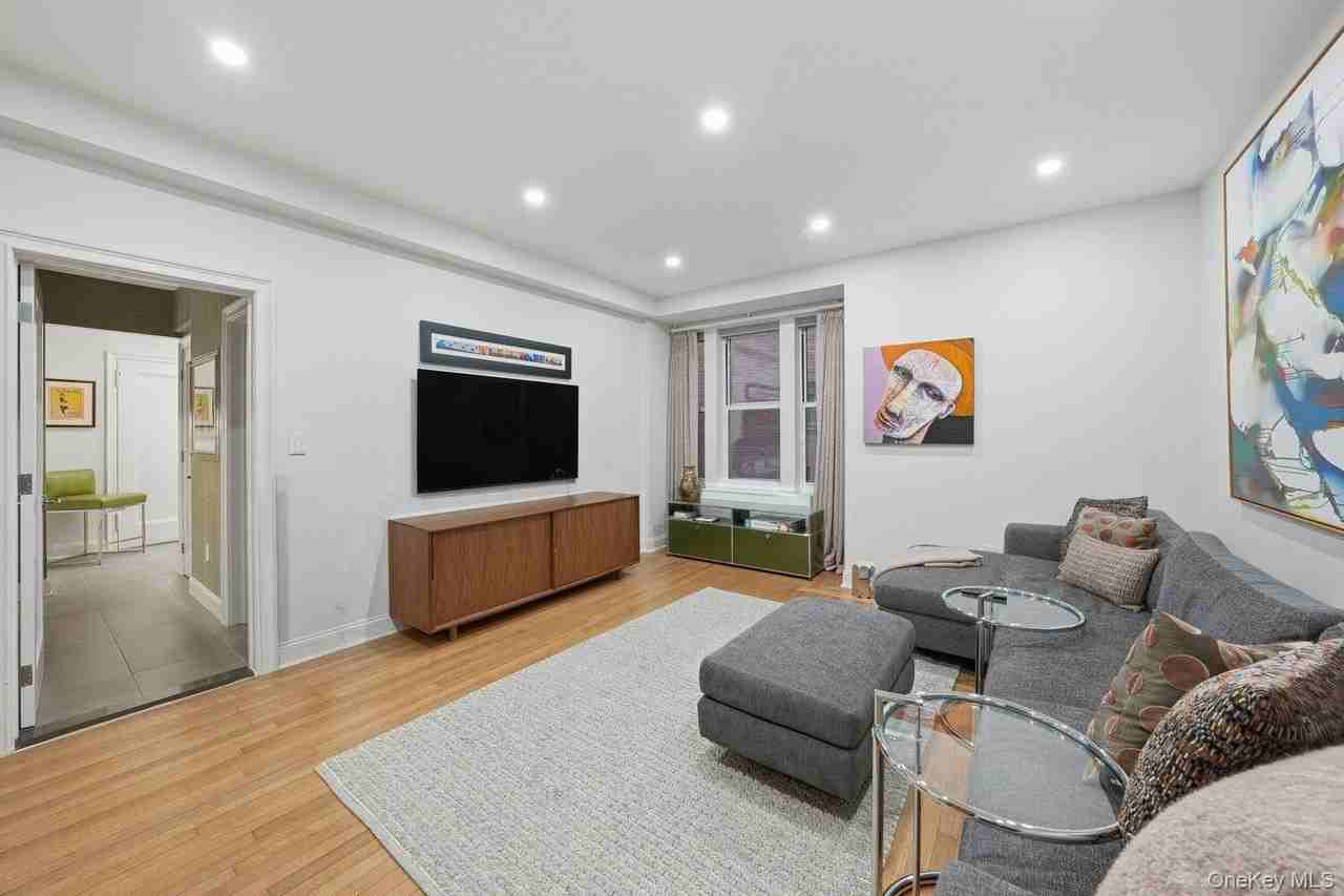 50 E 72nd St #10B - Photo 6 of 24