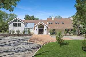 featured image of 92 Old House Ln