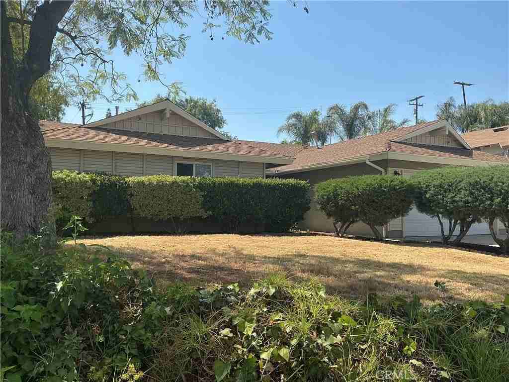 6585 Shannon Rd - Photo 2 of 4