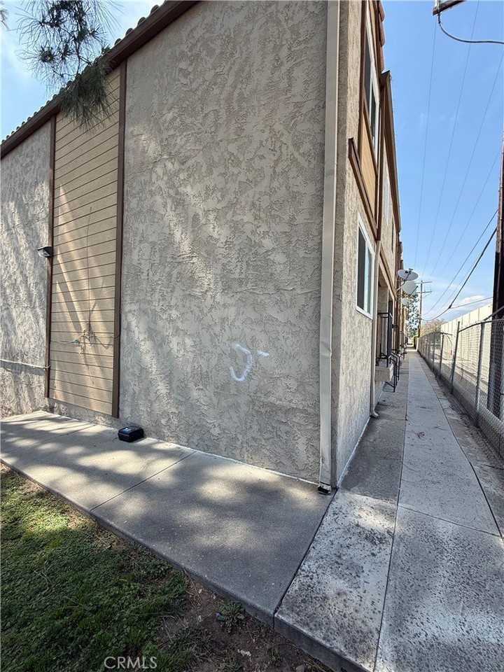 5195 Walnut Ave #14 - Photo 2 of 28