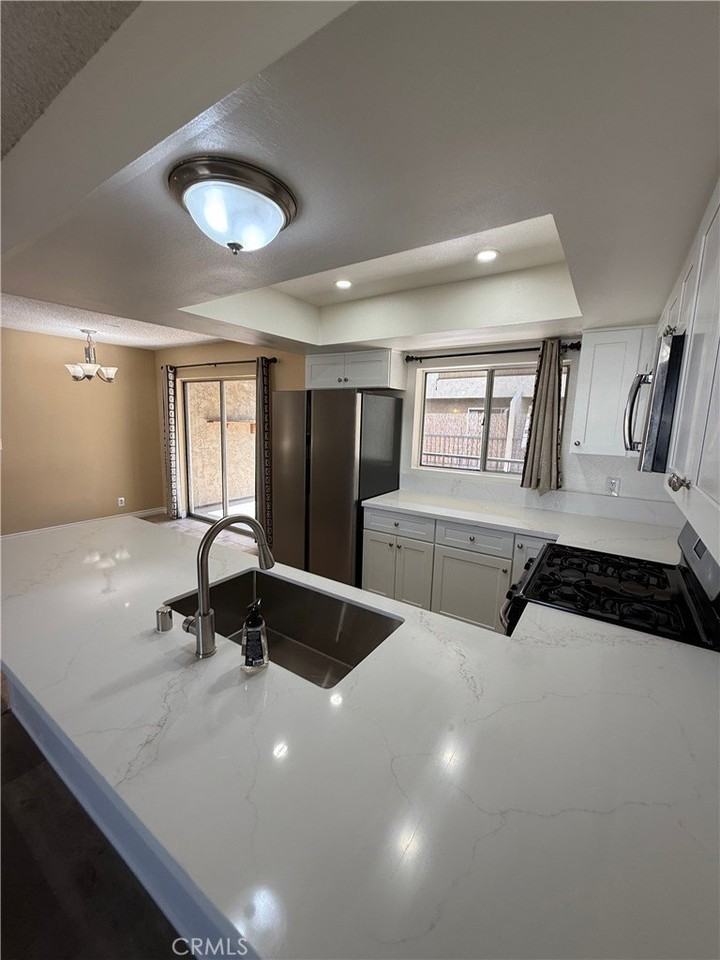5195 Walnut Ave #14 - Photo 6 of 28