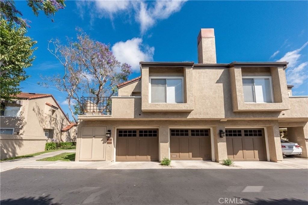 355 Stanford Ct - Photo 2 of 12