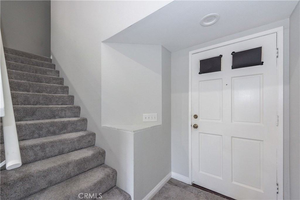 355 Stanford Ct - Photo 6 of 12
