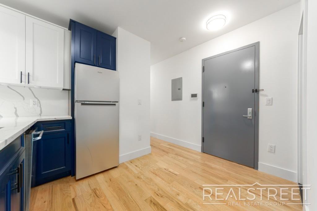 431 Dekalb Ave #3A - Photo 3 of 6