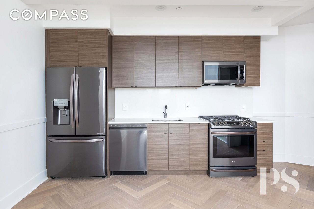4716 Greenpoint Ave #4B - Photo 3 of 8