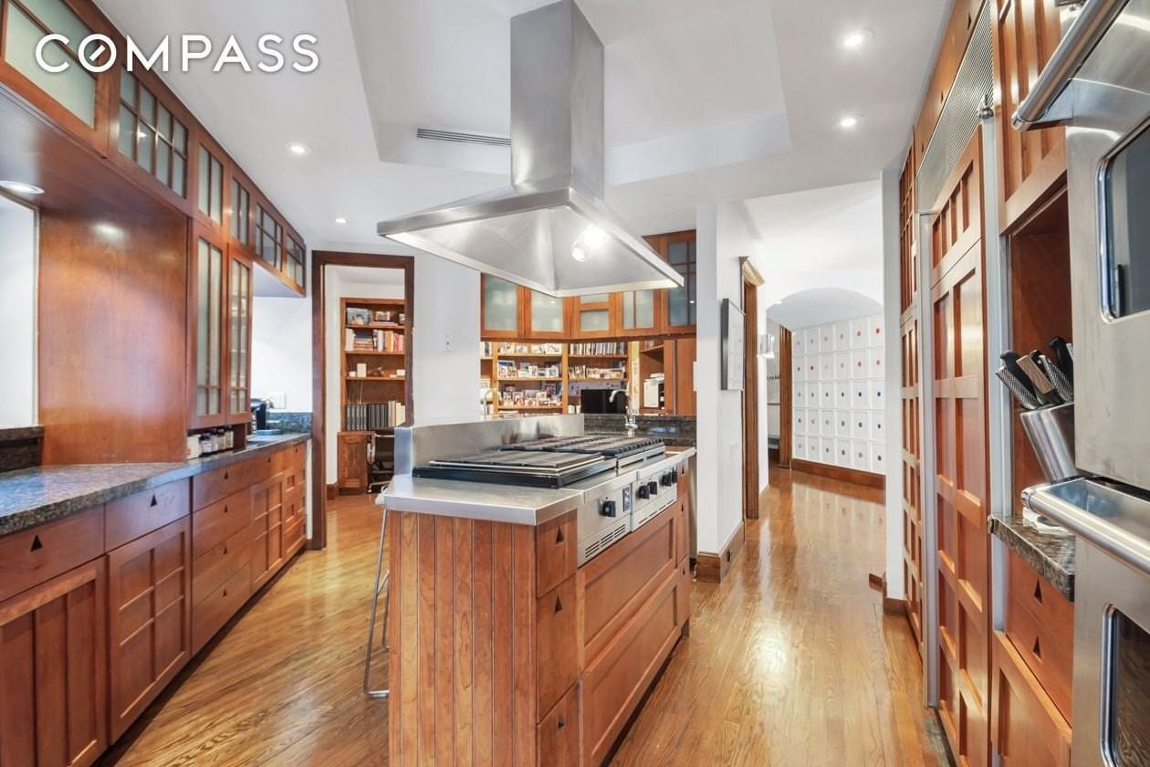 157 E 81st St #8 - Photo 7 of 18