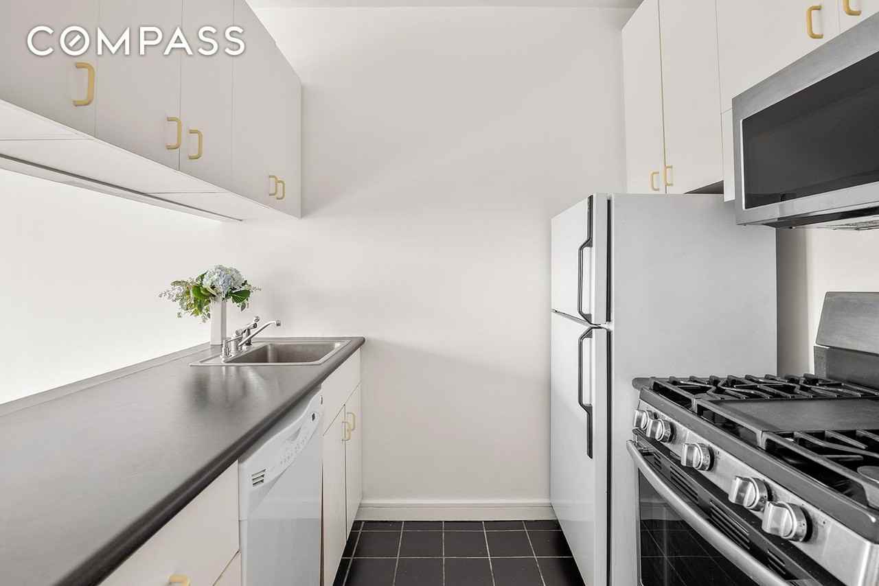 360 E 88th St #10A - Photo 4 of 7