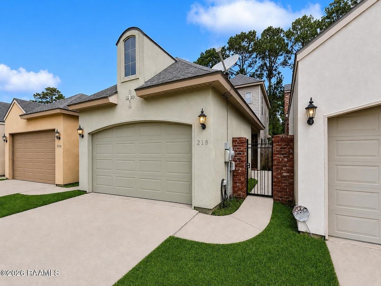 218 Chimney Rock Blvd - Photo 2 of 18