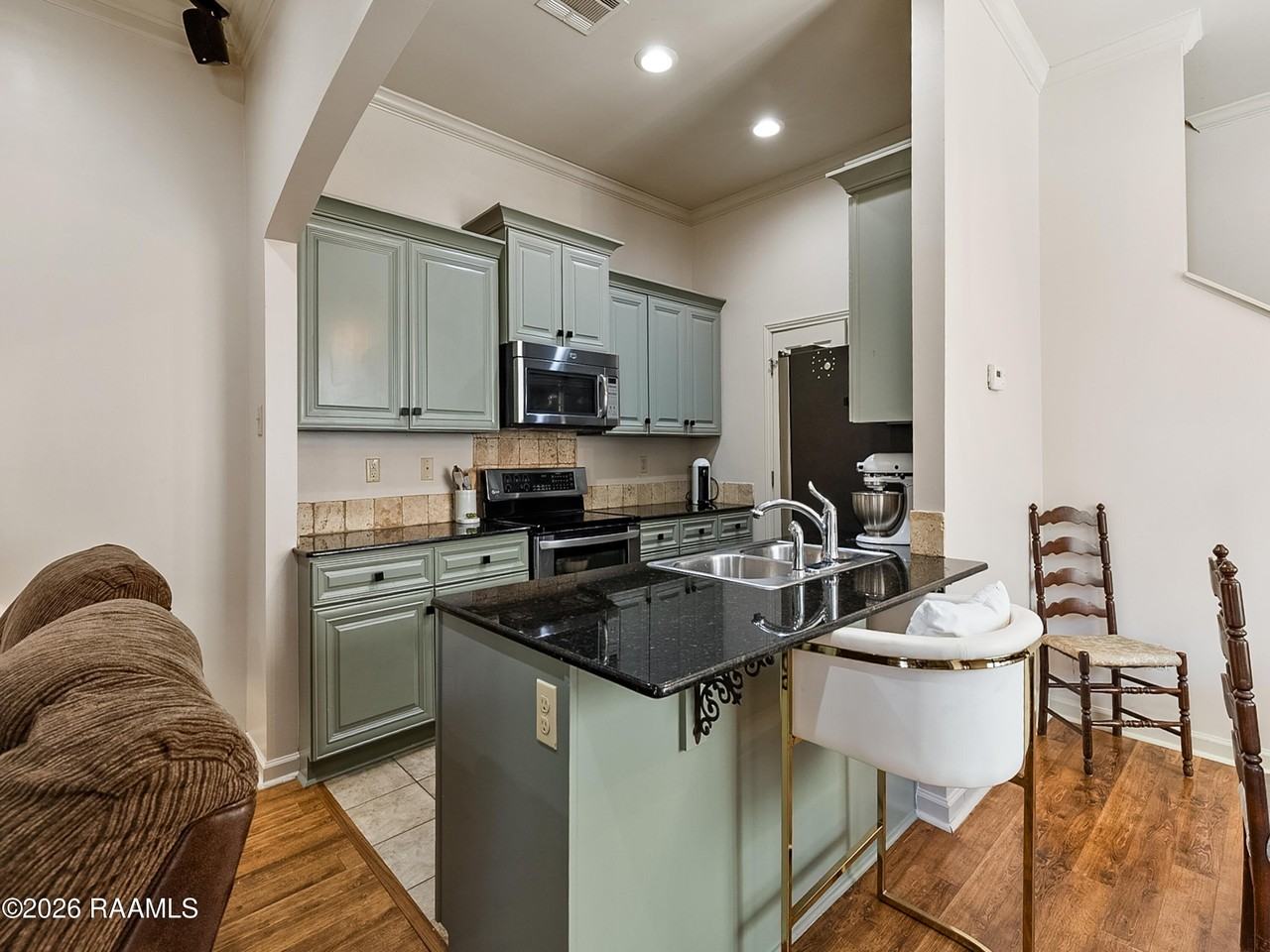 218 Chimney Rock Blvd - Photo 6 of 18