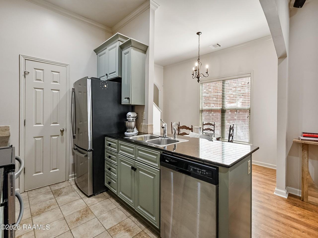218 Chimney Rock Blvd - Photo 7 of 18