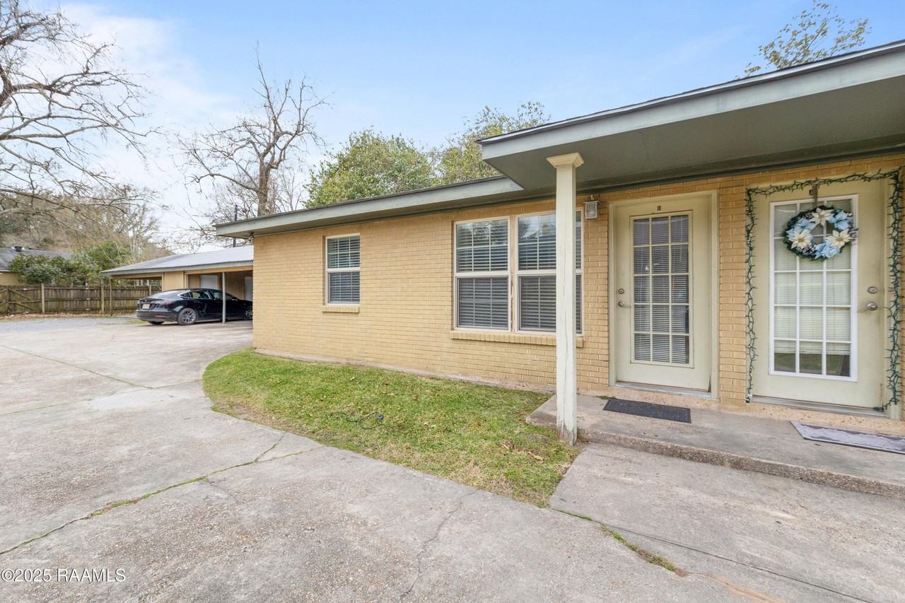 1501 W Saint Mary Blvd #B - Photo 2 of 15
