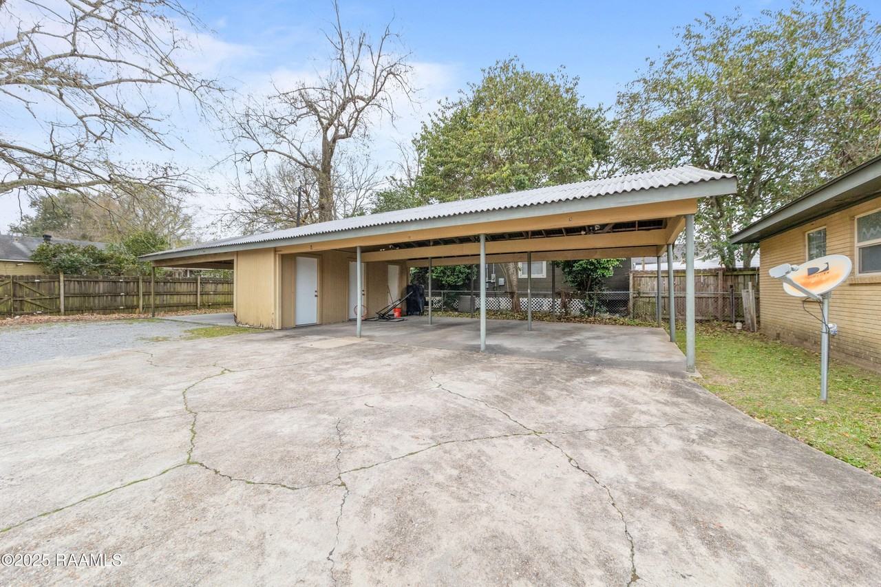 1501 W Saint Mary Blvd #B - Photo 3 of 15