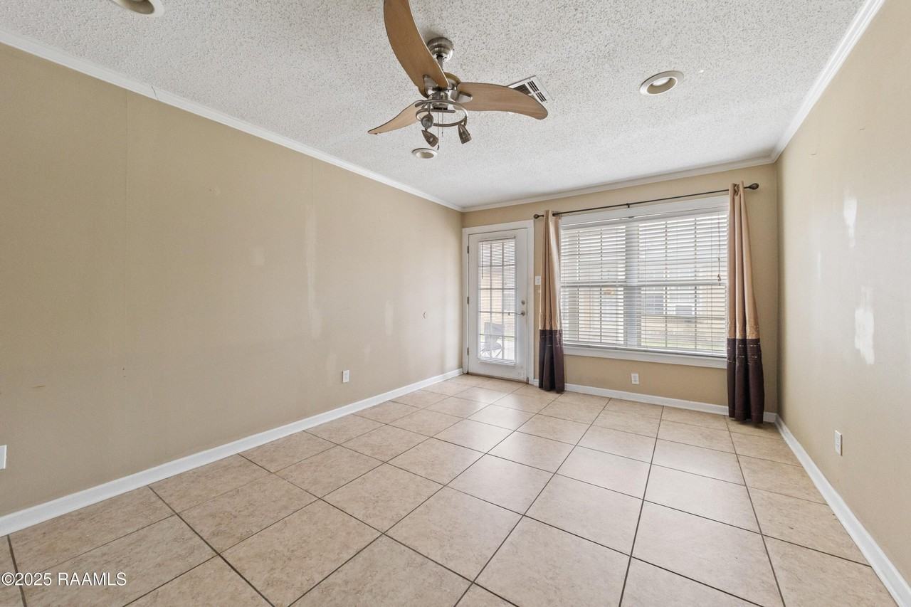 1501 W Saint Mary Blvd #B - Photo 4 of 15