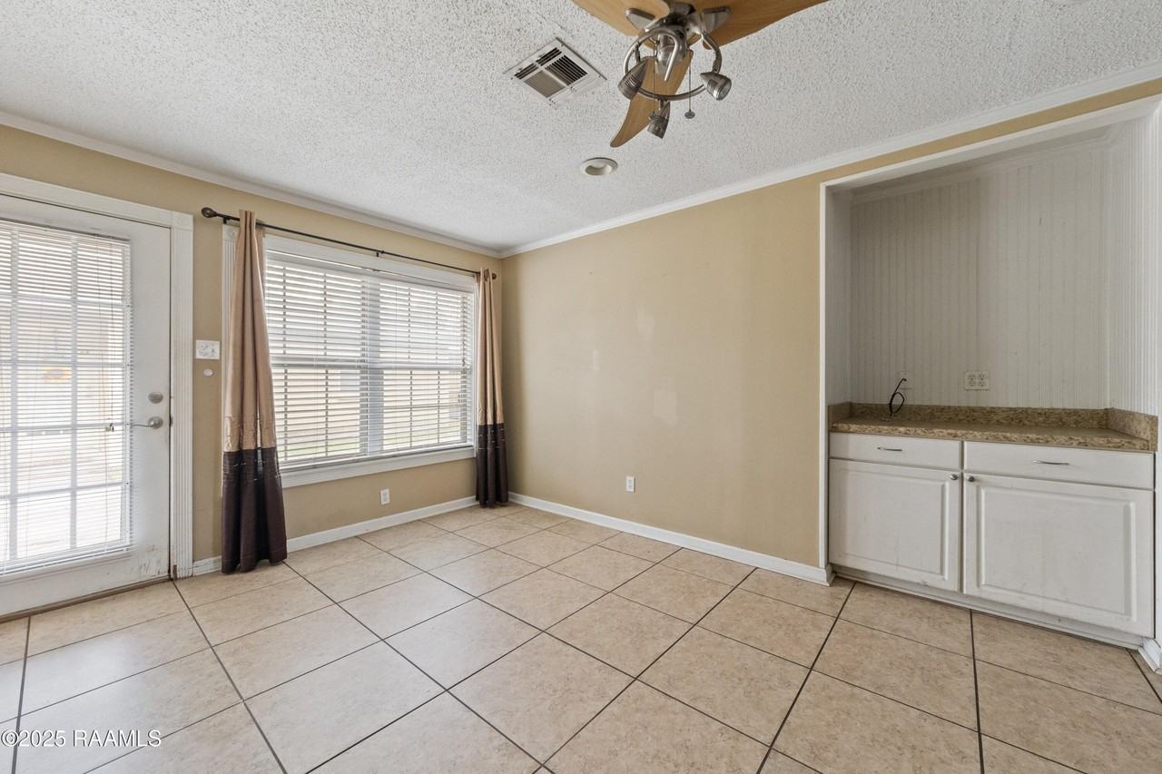 1501 W Saint Mary Blvd #B - Photo 5 of 15