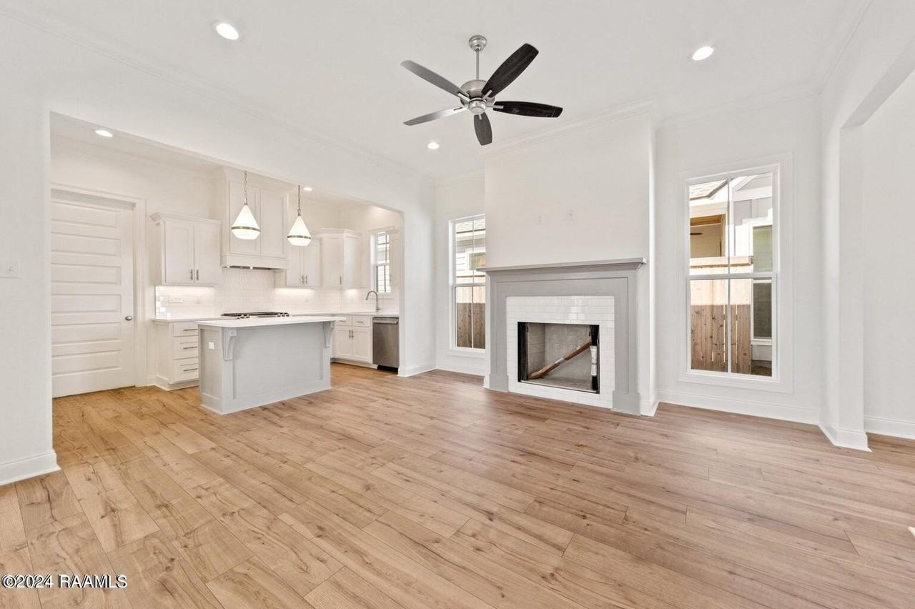 128 Oak Village Dr - Photo 3 of 28