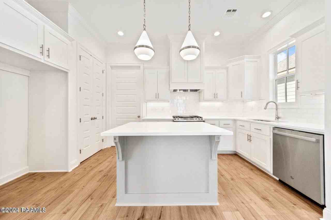 128 Oak Village Dr - Photo 4 of 28