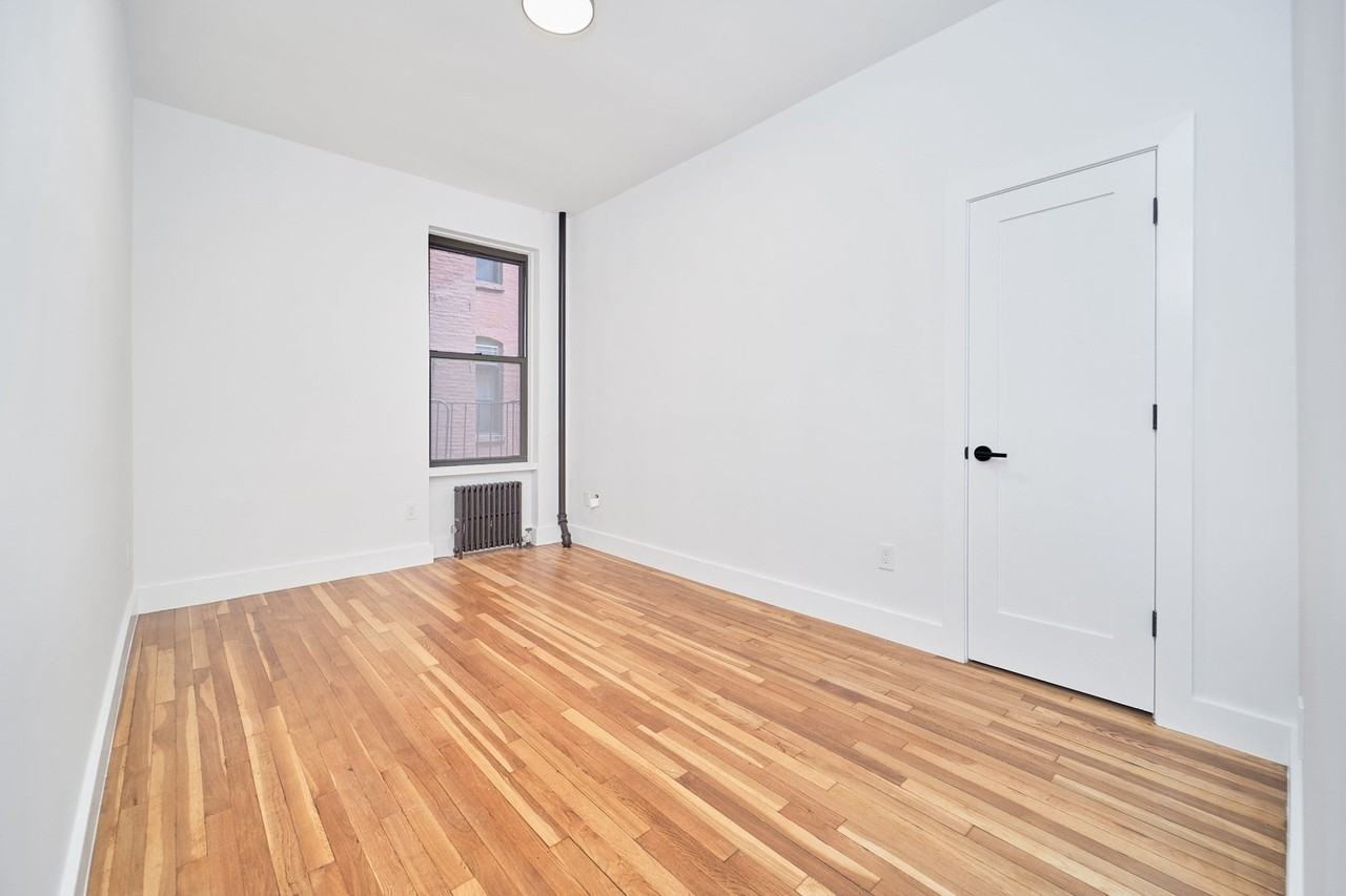 353 W 44th St #2D