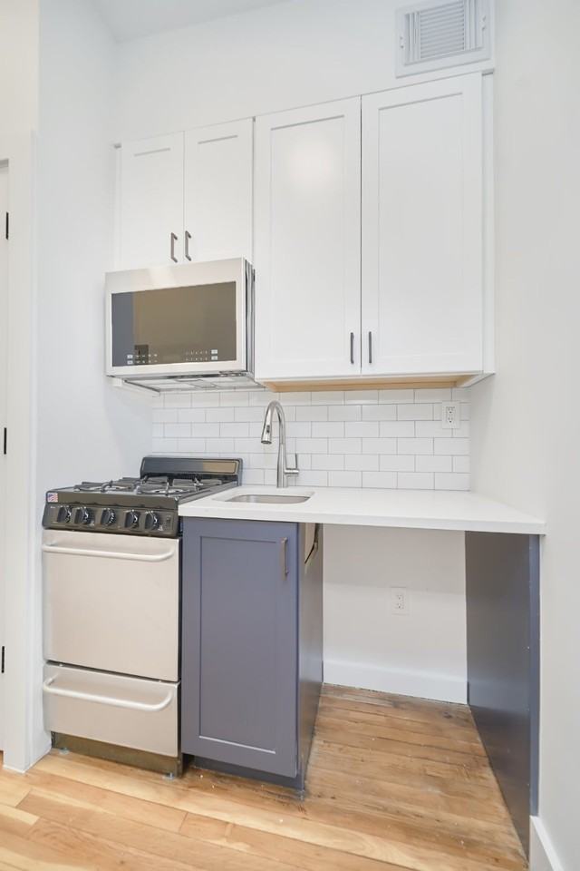 353 W 44th St #2D - Photo 4 of 6