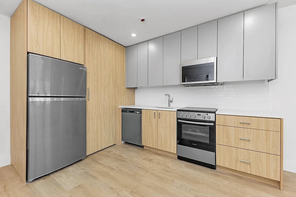 3645 31st St #2E - Photo 3 of 9