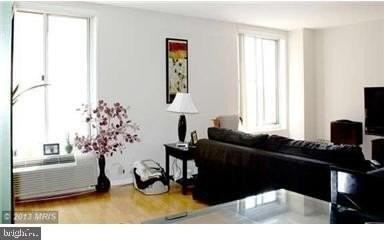 1800 R St Nw #604 - Photo 3 of 17