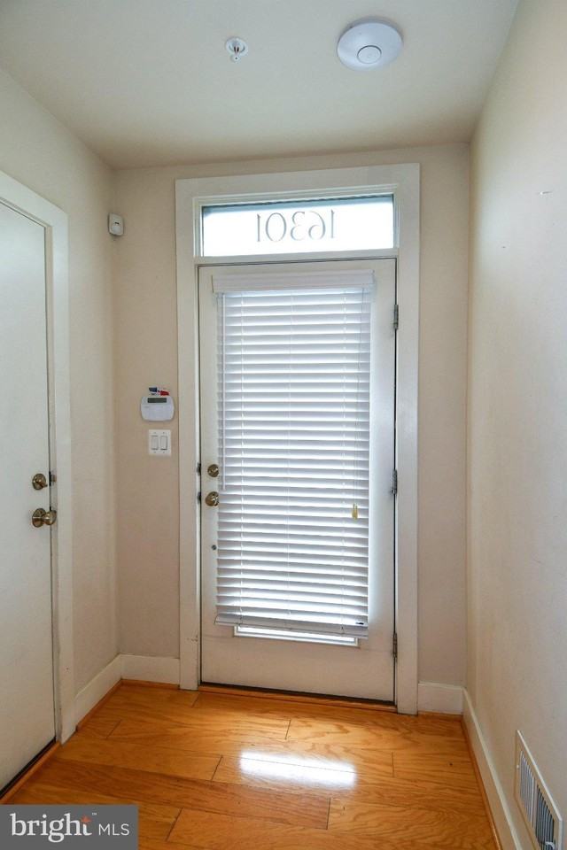 16301 Columbus Ave - Photo 3 of 42
